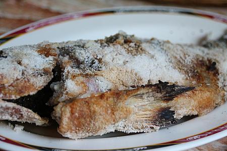 炭烤魚、塩で固め焼きされた台湾鯛。ナビと一緒に行ったアミ族の方はこればっか食べてました～！