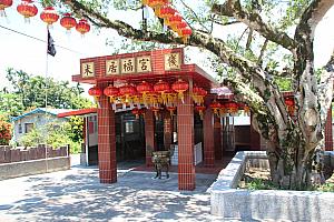 横には、台湾人の居福宮のあります