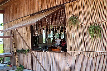 「太巴塱紅糯米生活館」も竹をきれいに組んだ、アミ族独特の伝統的な建物です