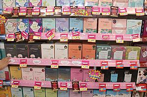 日本でも大人気の我的美麗日記は棚いっぱいに並べられています♪