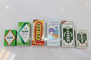 緑油精(写真左：5g79元)　万能薬として台湾人に愛用される一品。虫さされや頭痛、肩こりなどに効能があるそう。白花油も支持者多し。