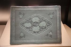 青磁牡丹紋陶板　12～13世紀