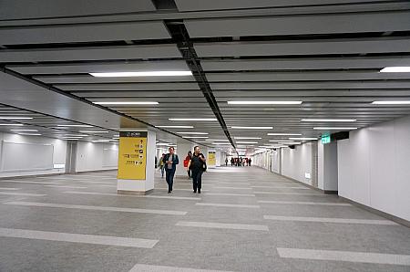 空港MRT台北駅（A１）の施設に入るとやたらと広くて新しい～