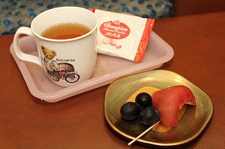 施術後は台湾茶とお菓子または季節のフルーツでおもてなし