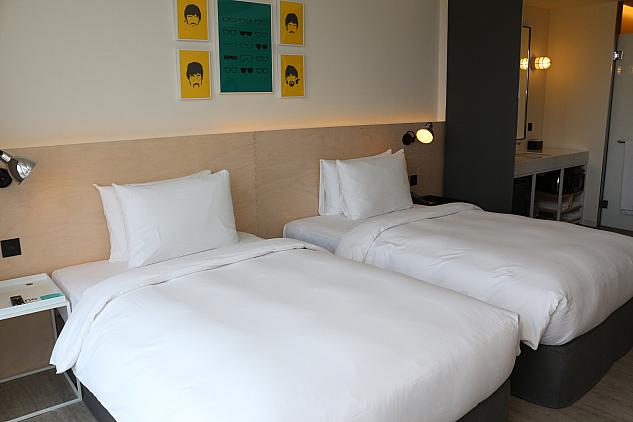 こちらは、Medium King Room（ミディアムキングルーム）のツインタイプ。120cm×200cmのベッドが2床となります。
