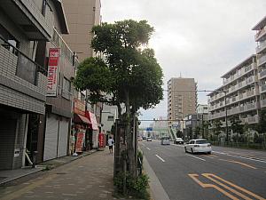 東京メトロ東西線南砂町駅から徒歩約15分。葛西橋通り沿いにあります。「台灣」と書かれた赤提灯が目印