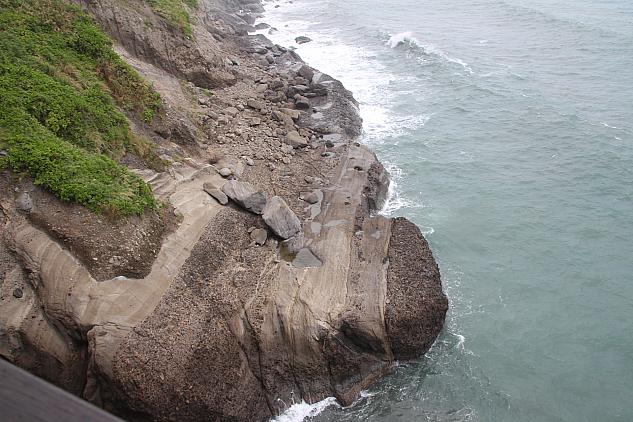 東部海岸沿いの奇岩も圧巻です