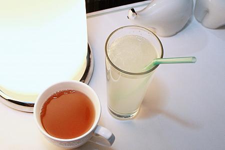 最後に健康茶とレモン水を出してくれました