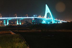 ライトアップした大鵬橋