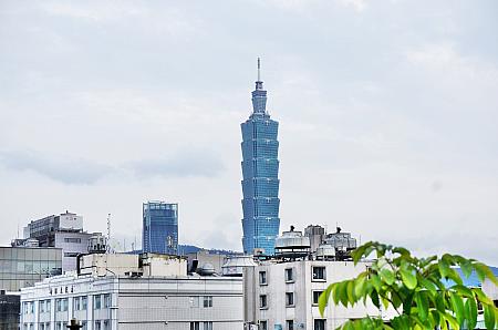 くつろぎのスペースである屋上からは台北101が見えます！ぜひ上がらせてもらって記念写真を撮りましょう～♪