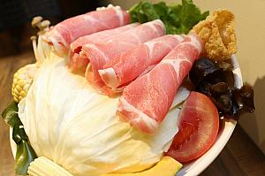 お肉は豚肉（台湾産）と牛肉（オーストラリア産）から選べます。