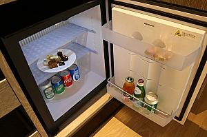 冷蔵庫にはスイーツも❤フィジーウォーターやマウスウォッシュもあって特別感あり！