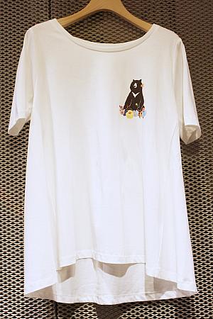 台湾黒熊のワンポイント付Tシャツは980元。Aラインなのもかわいい♪