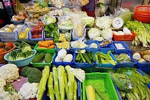 市場に売られている野菜は種類豊富！