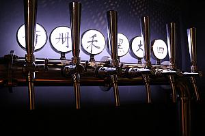 ドイツ人の醸造家が手掛けている台湾のクラフトビールが並びます。
