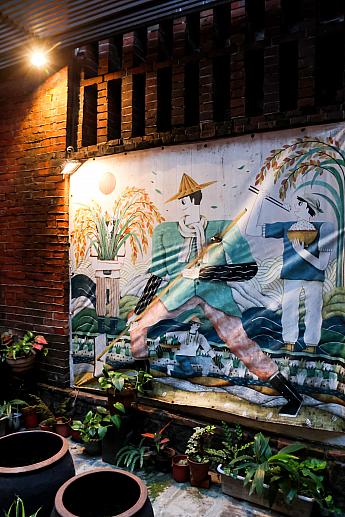 1階にある扉の奥は、中庭になっています