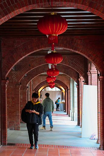 お店は「迪化街」随一のフォトスポット「迪化街十連棟」の目の前！