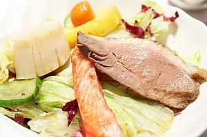 宜蘭名産のチェリーバレー種の鴨肉サラダ