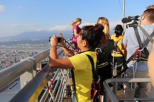 地上460mの天空歩道をテクテク！柵が低いので写真が撮りやすい！
