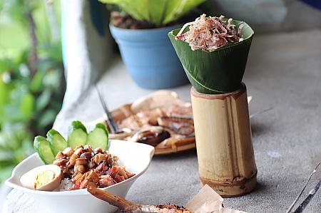 竹に手巻き寿司をぐさりとさしてサーブされます