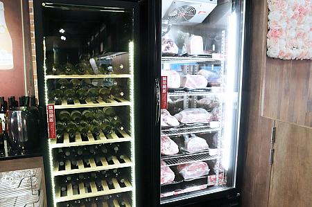 提供される肉も誰もがチェックできる冷蔵庫に保存