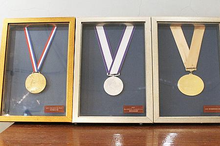 今まで獲得した数々のメダル。(ほんの一部です)