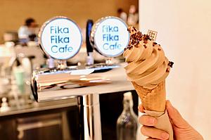 【Fika Fika Café】世界的に権威のある北欧のバリスタ大会「ノルディック・バリスタカップ2013」のエスプレッソとロースター両部門でダブル優勝したオーナーが営む人気カフェ。デパート初登場で、ハウスブレンドコーヒーで作る店舗限定のソフトクリームは甘すぎず苦すぎずのちょうどいい塩梅