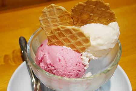 アイスクリームはローゼル、紫いも、紫米など変り種フレーバーもあります