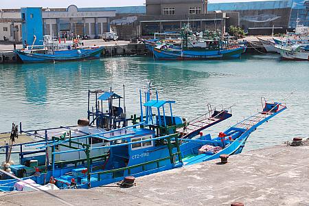 カジキ・カツオ・マグロ・シイラなどの新鮮な魚が水揚げされる港