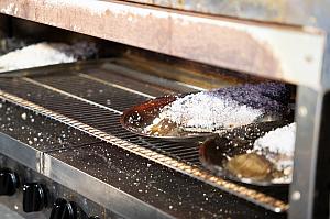 夜市で塩釜焼きが食べられるなんて！しかも2店舗も見つけました