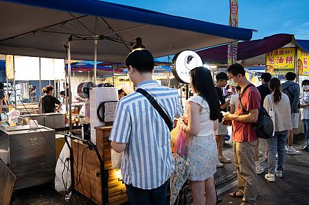 台南で人気のミルクティーが夜市で楽しめます