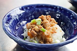 刻んで肉と共に煮込んで滷肉飯(魯肉飯)にしたり、鶏肉といっしょにスープにしたり