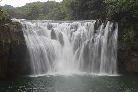 朝一で十分瀑布の迫力を体感しよう！