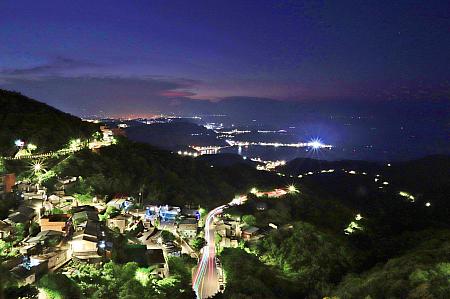 夕方から日没後にかけての九份の夜景は最高の旅の思い出になるはず！