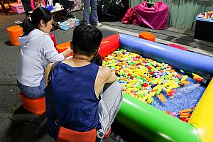 輪投げ、クレーン、釣りなんかのゲーム屋台