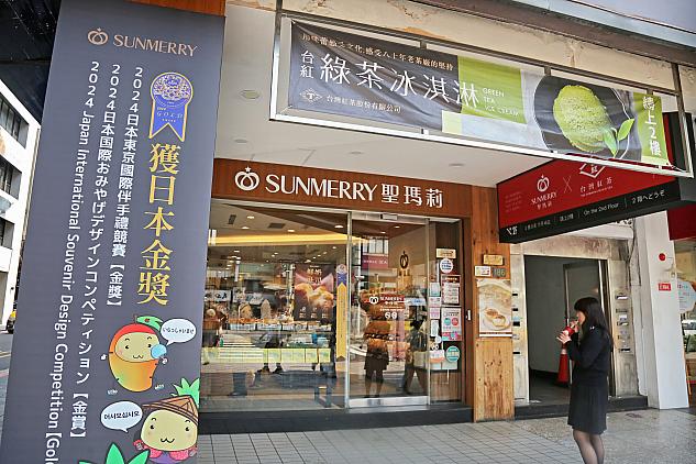 お店の前には「2024日本国際おみやげデザインコンペティション金賞」の看板も！