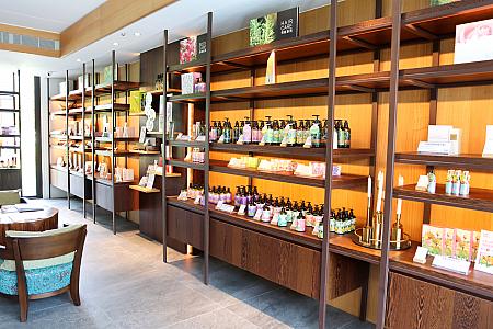 ロールオンタイプの蚊よけも販売中！シャンプーなどもハーブの香りが素晴らしい！