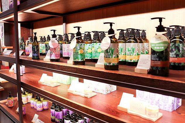 自社ブランド製品が並びます