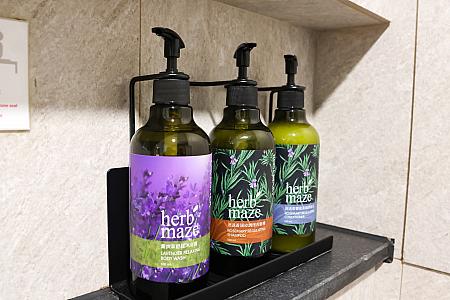自社ブランドのシャンプー、リンス、ボディソープ！ハーブの香り高いですよ～！