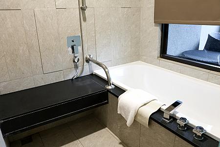 浴槽とスチームサウナ室が一体になっている設計