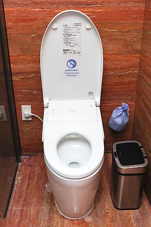 TOTOウォシュレットは蓋の開閉も自動