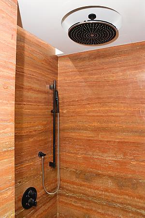 オーバーヘッドシャワー