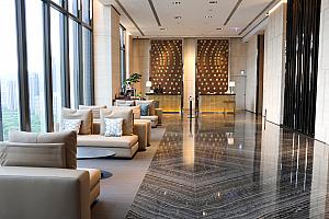 チェックインは20Fフロントへ