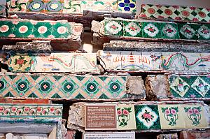 時の流れを感じるマジョリカタイルたち