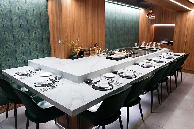 8人掛けカウンターテーブル