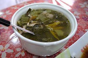 酸菜肚片排骨湯(酸菜と豚肉のスープ)