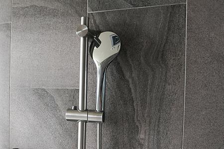 オーバーヘッドシャワー＆ハンドシャワーの二刀流で