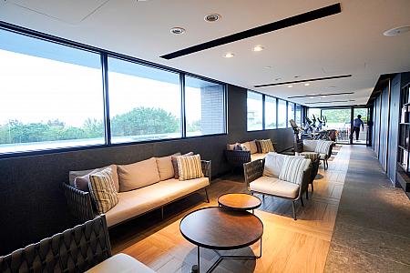 ジムと屋内休憩スペース