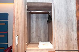 1人1つあるロッカー(タオルあり)とシューズボックス