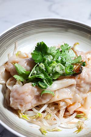 花蓮名物のピリ辛ワンタン